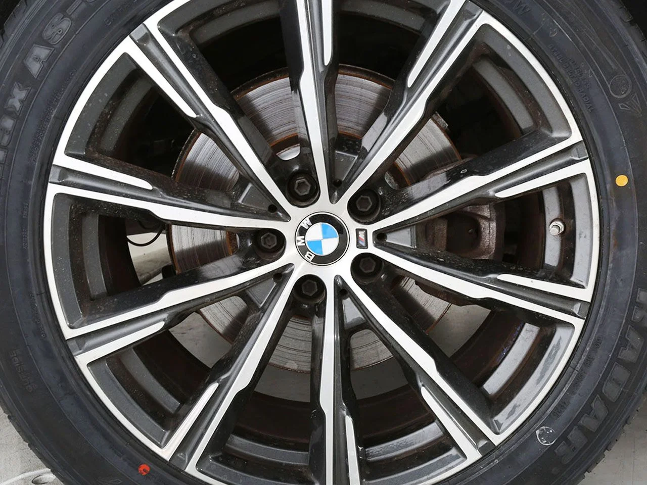 Used 2023 White BMW xDrive40i image 14