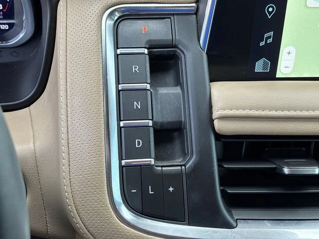 Used 2023 Iridescent Pearl Tricoat Chevrolet Premier image 21