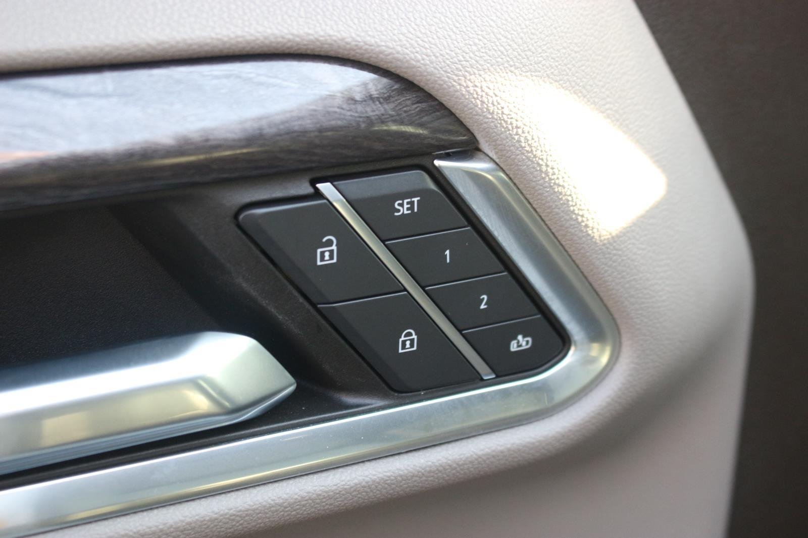 Used 2024 Summit White Chevrolet LTZ image 14