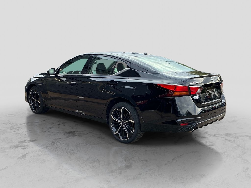 Used 2024 Black Nissan 2.5 SR image 5