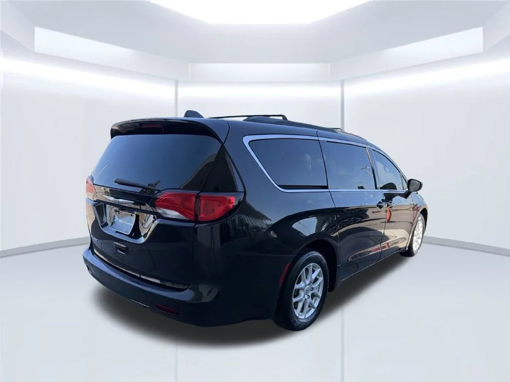 Used 2021 Black Chrysler LXI image 7