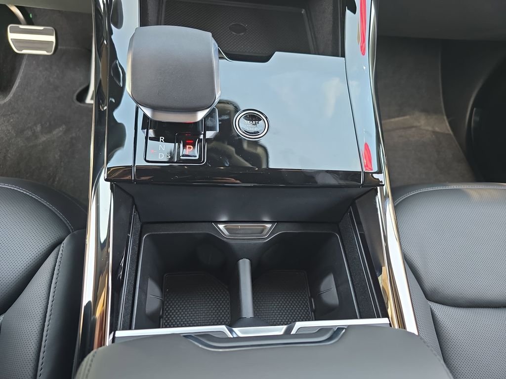 New 2026 Santorini Black Land Rover Dynamic SE image 26
