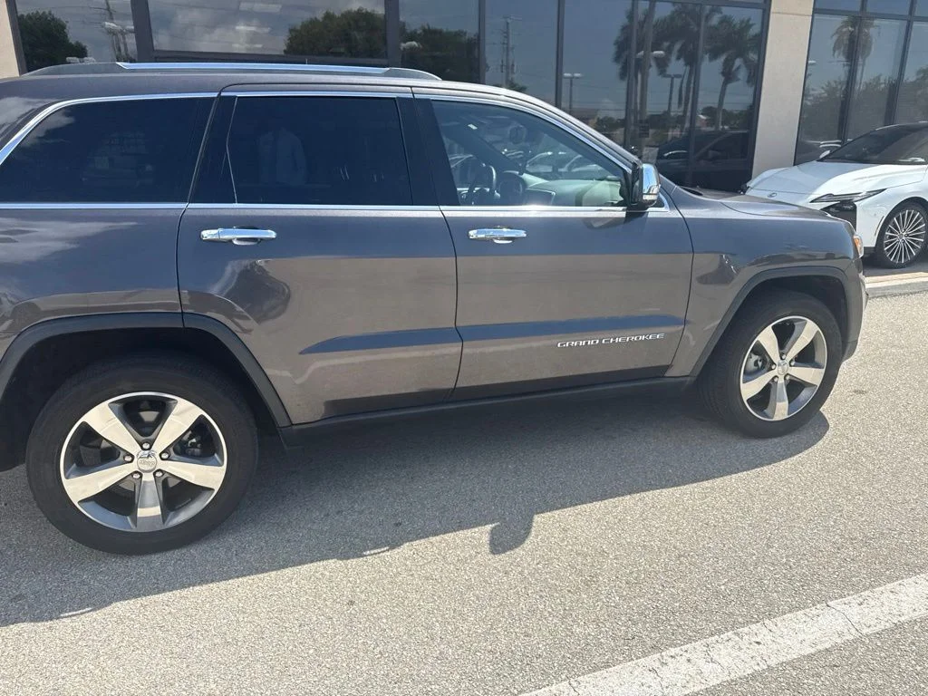 Used 2016 Gray Jeep Limited image 16