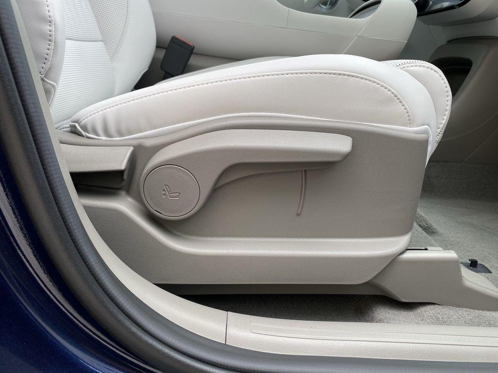 New 2026 Pacific Sapphire Hyundai Blue SEL 8P image 38