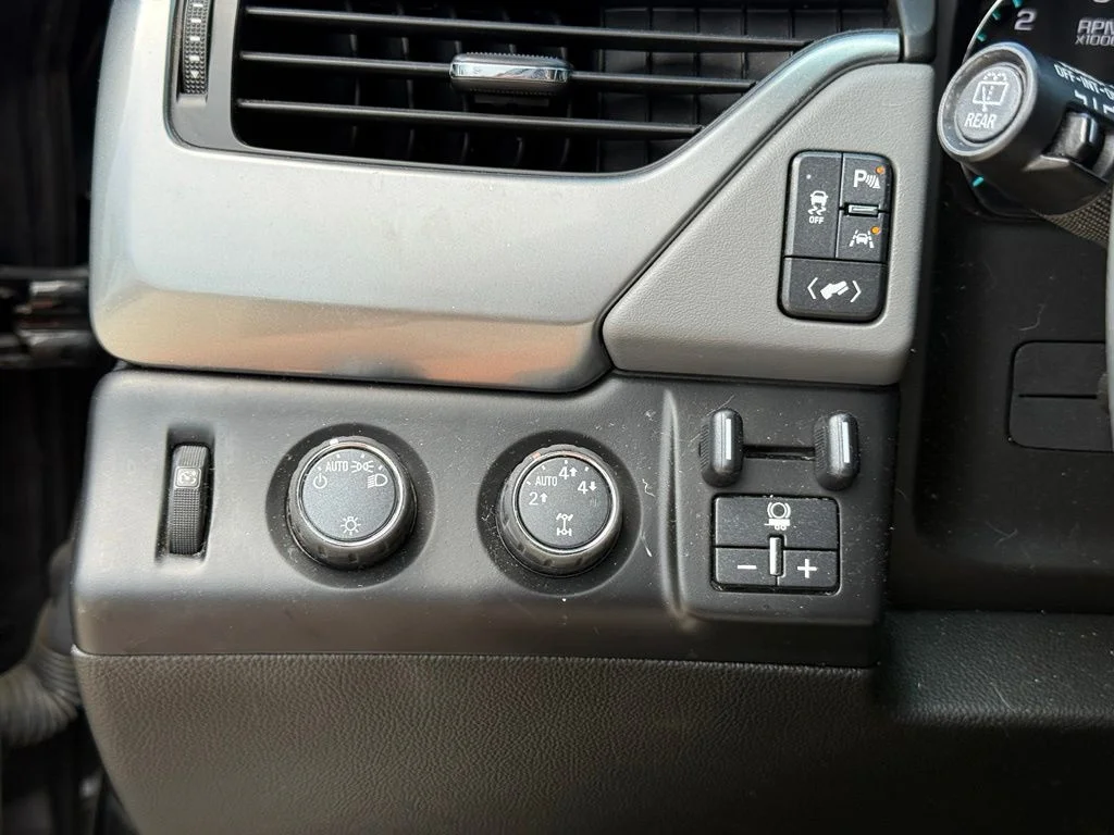 Used 2016 Black Chevrolet LT image 18