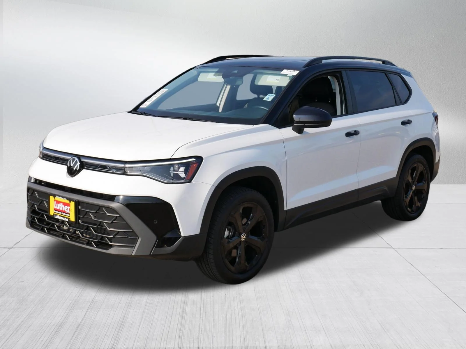 Certified Used 2025 Pure White w/Deep Black Roof Volkswagen SE Black image 3