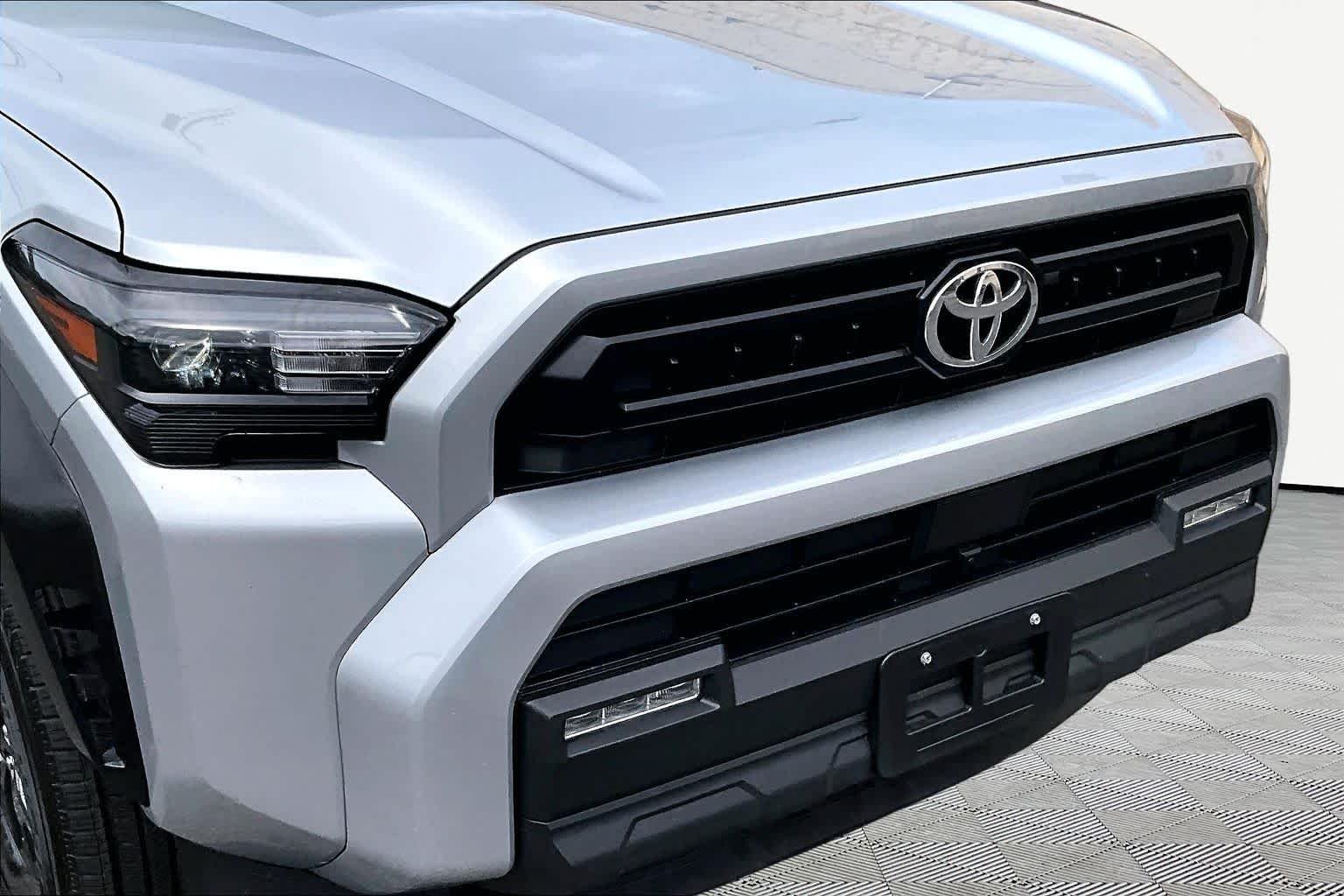 Used 2025 Cutting Edge Toyota SR5 image 30