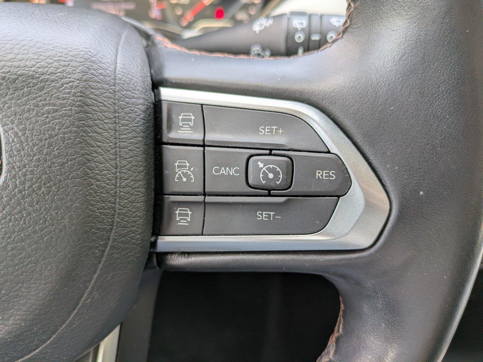 Used 2022 Diamond Black Crystal Pearlcoat Jeep Limited image 24