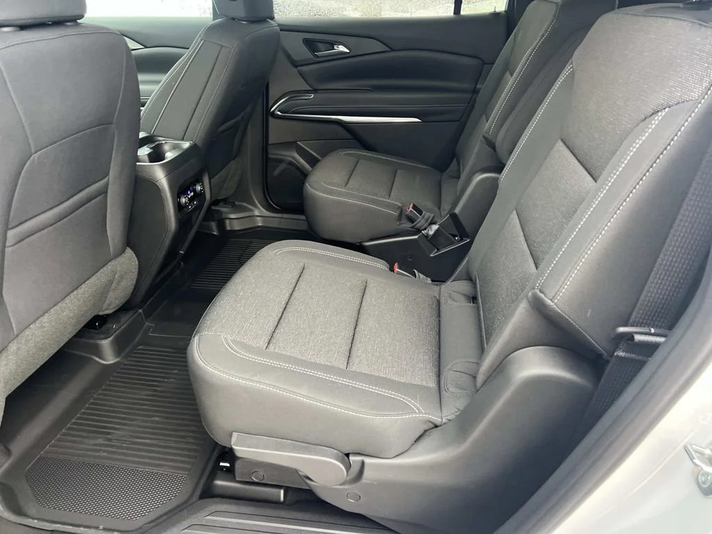 Used 2026 Summit White Chevrolet LT image 9