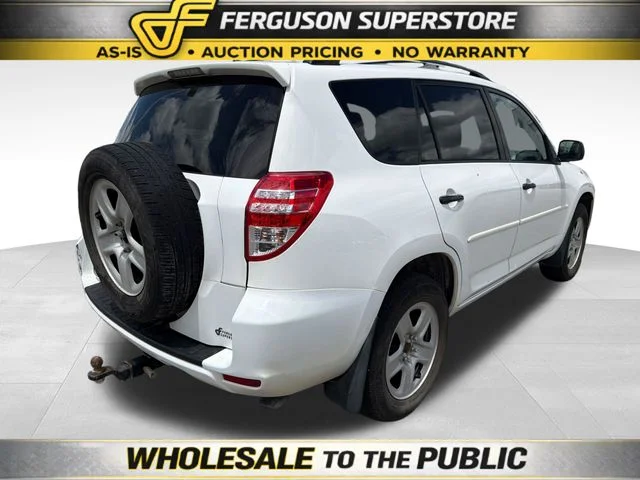 Used 2010 White Toyota Base image 7