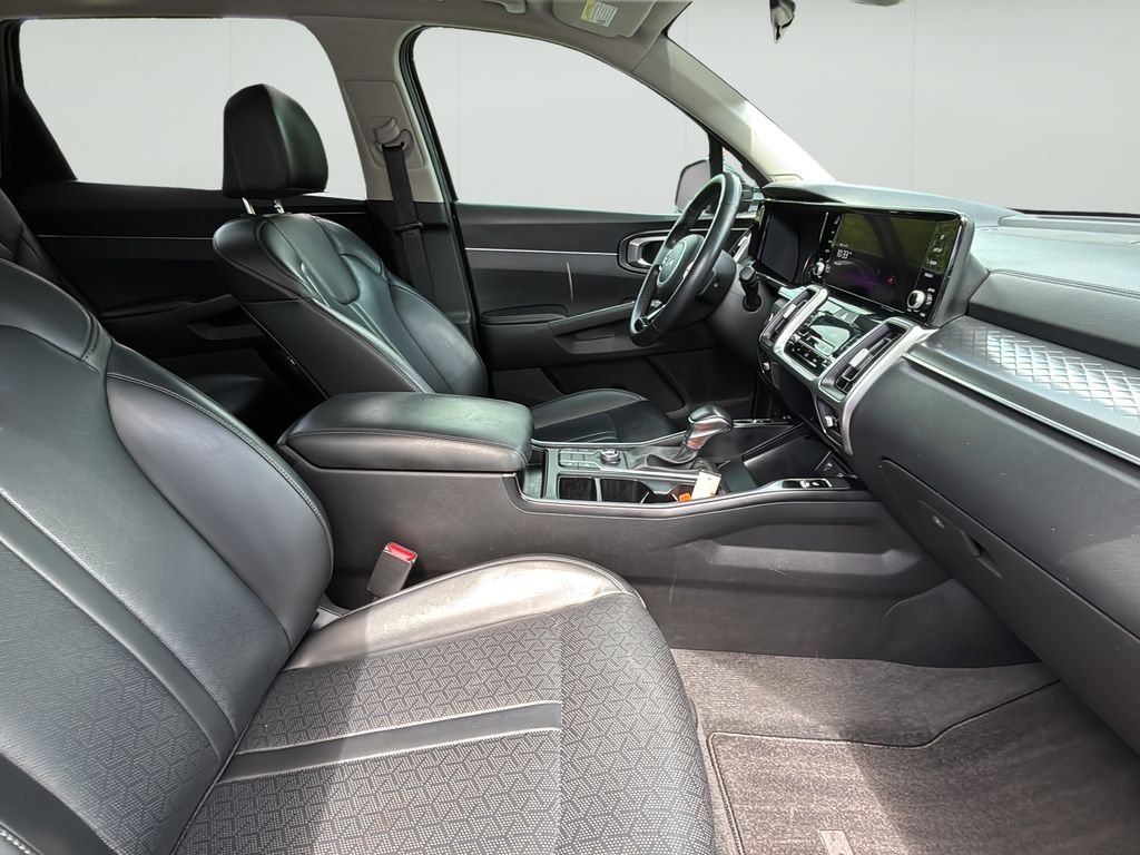 2023 Kia Sorento S - Photo 31