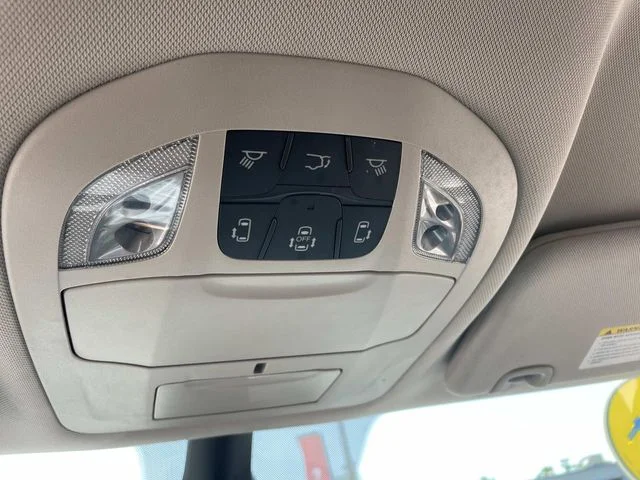 Used 2024 Black Chrysler Touring L image 27