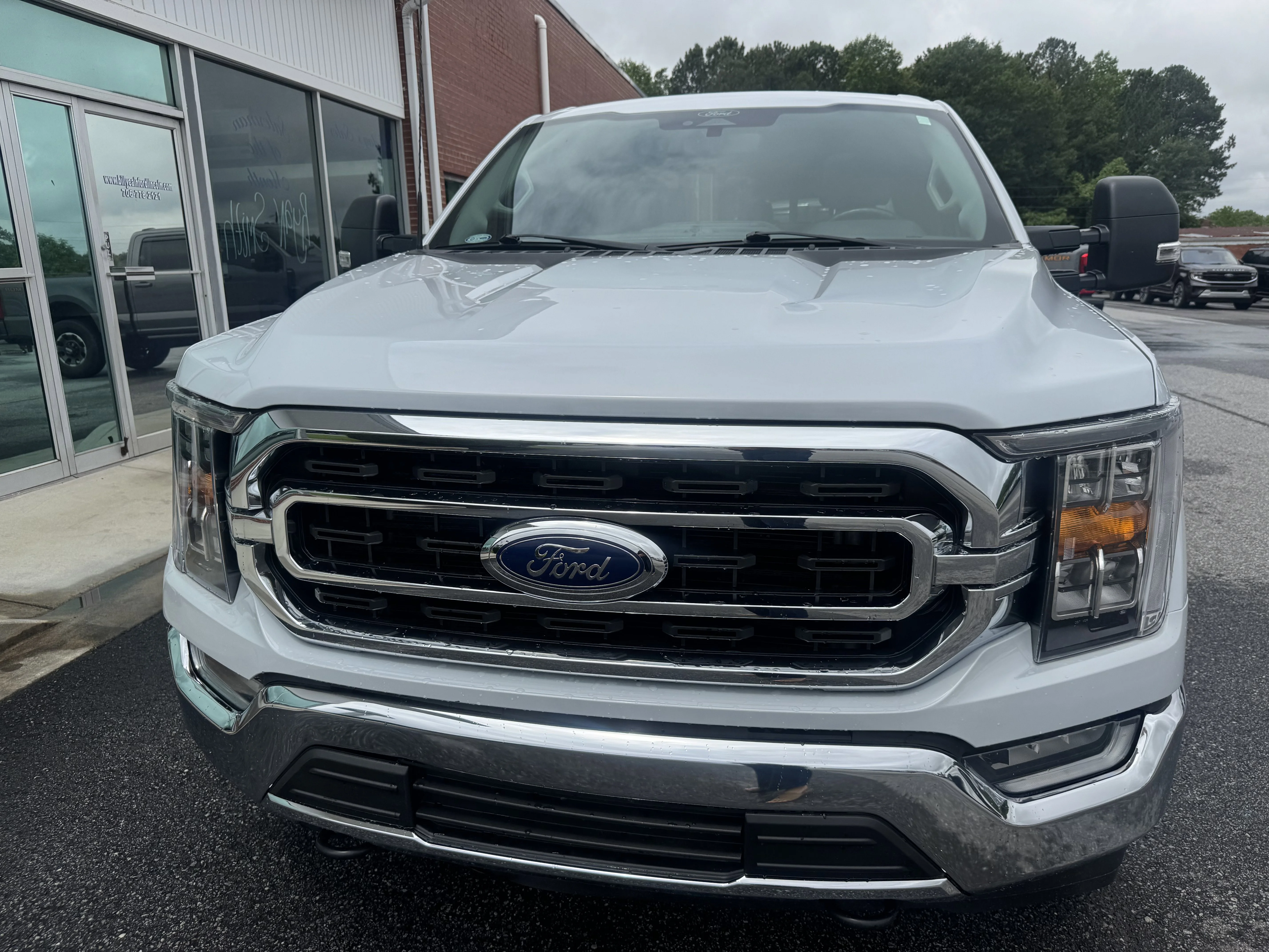 Used 2022 Oxford White Clearcoat Ford XLT image 4