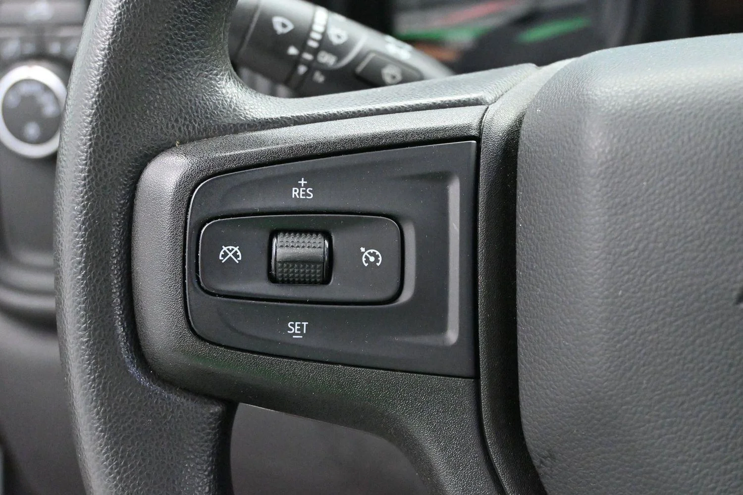 Used 2019 SUMMIT WHITE Chevrolet Custom image 16