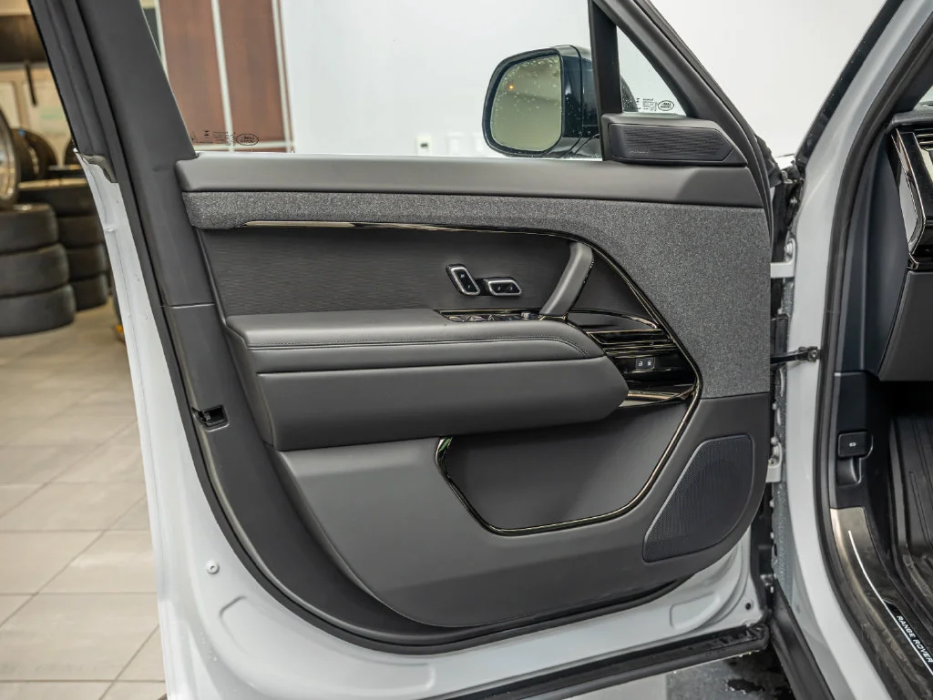 New 2026 Fuji White Land Rover Dynamic SE image 17