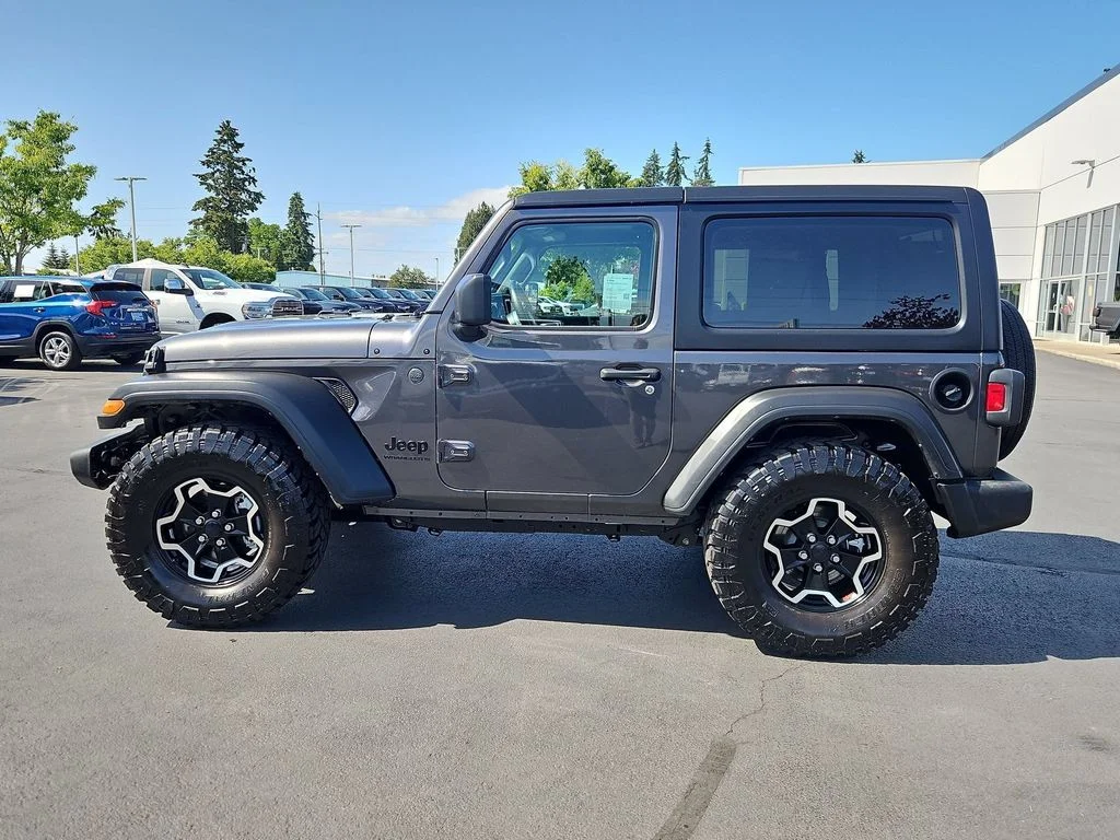 Used 2023 Granite Crystal Metallic Clearcoat Jeep Sport S image 3