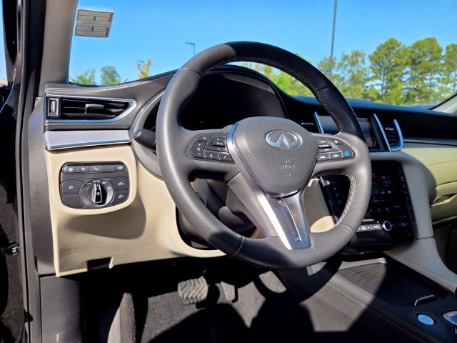 Used 2021 Black INFINITI Sensory image 10