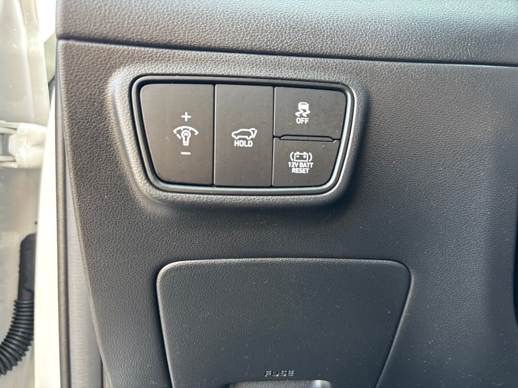 Used 2024 White Hyundai Blue image 13
