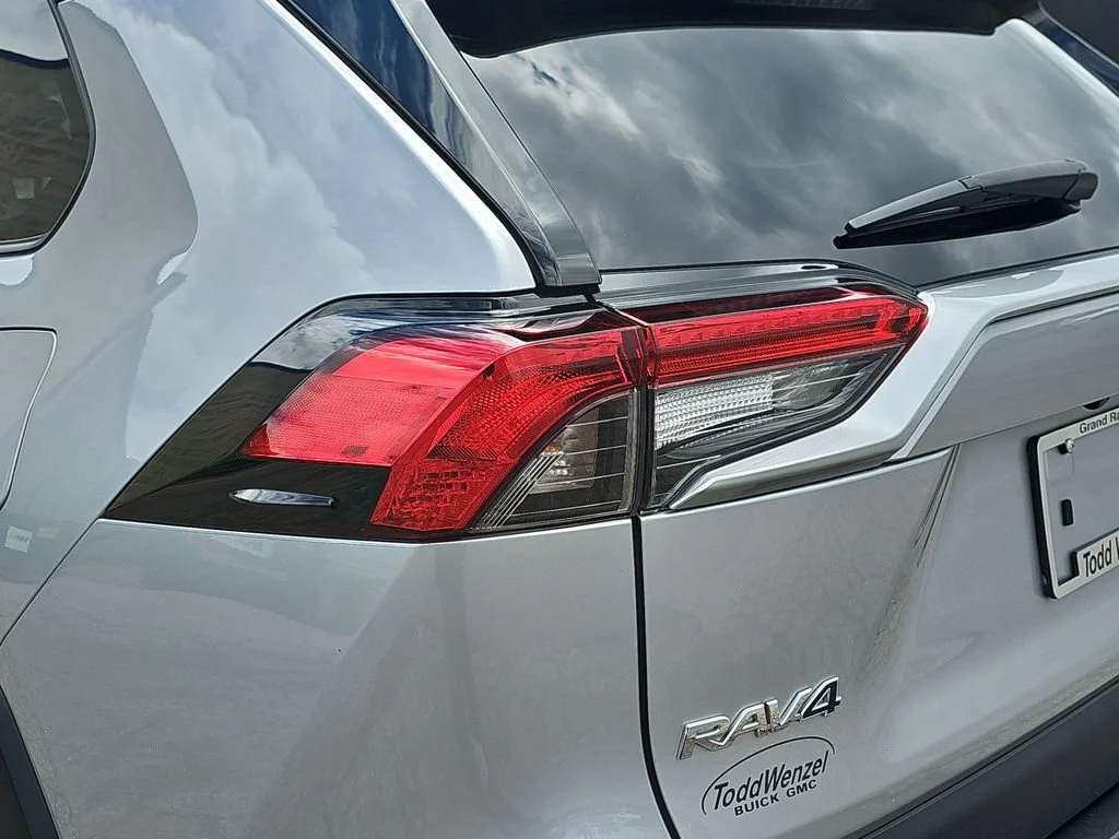 Used 2024 Silver Toyota Hybrid XLE image 41