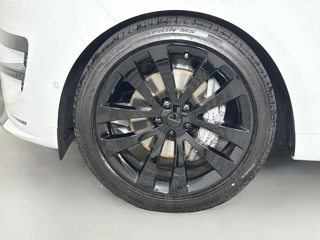 New 2026 Fuji White Land Rover Dynamic SE image 33