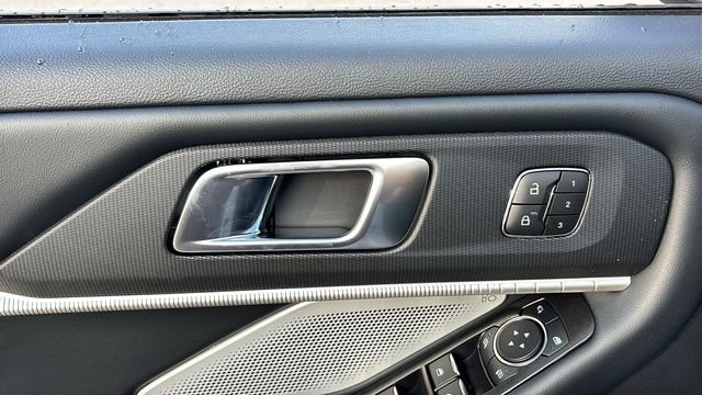 New 2026 Star White Metallic Tri-Coat Ford Tremor image 10