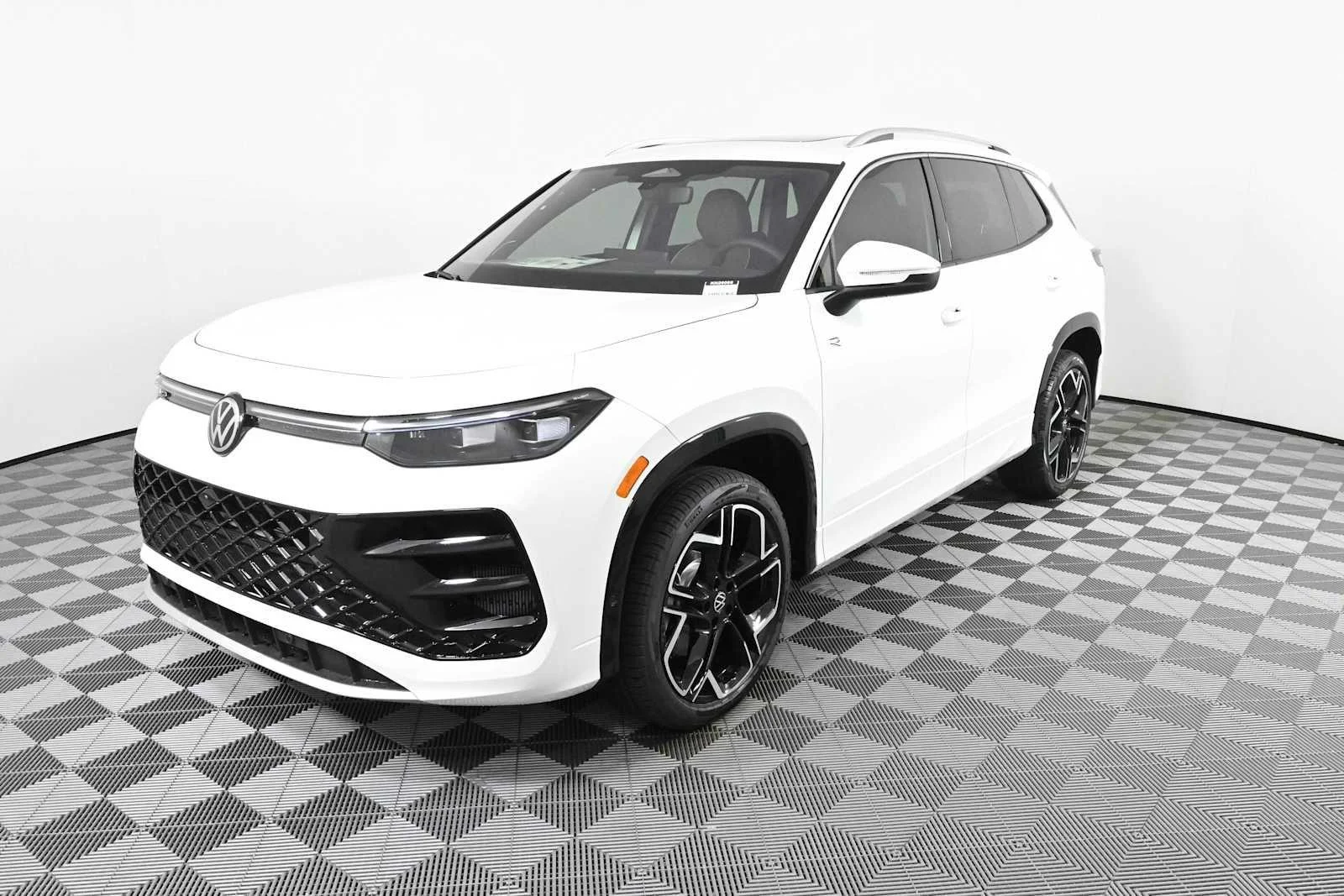 New 2026 Opal White Pearl Volkswagen SEL R-Line Turbo image 2