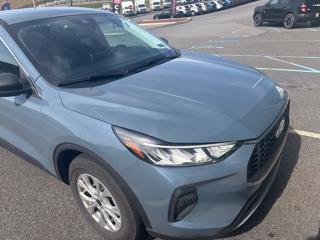 Used 2023 Vapor Blue Ford Active image 2