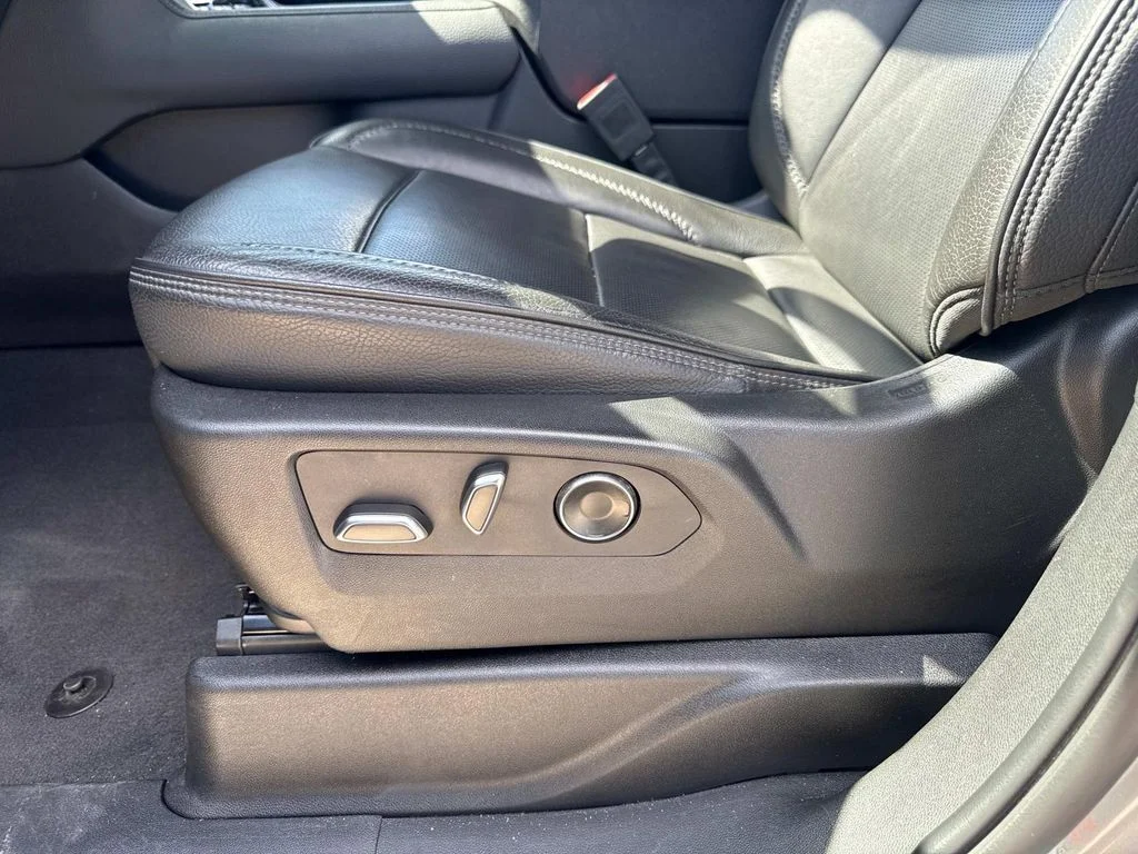 Used 2024 Silver GMC Denali image 23