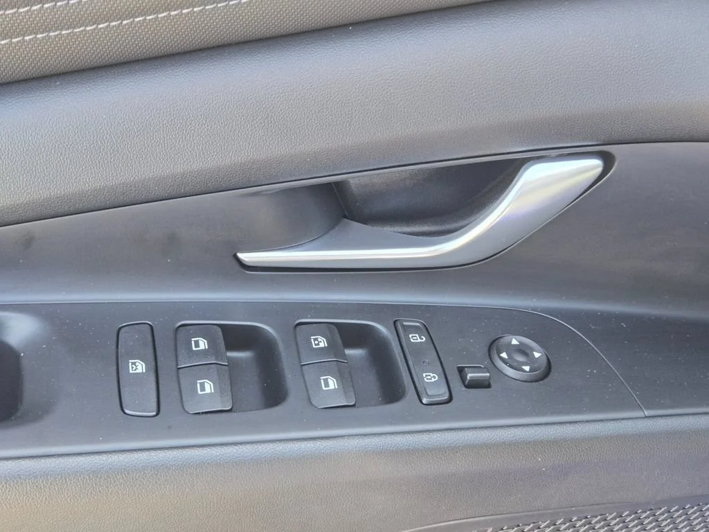 Used 2022 Intense Blue Hyundai Limited image 17