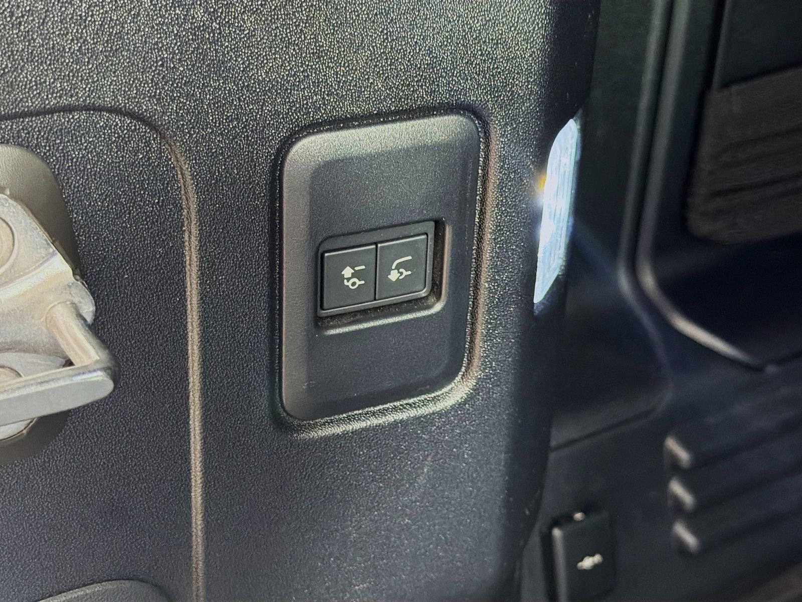 Used 2024 Fuji White Land Rover X-Dynamic SE image 30