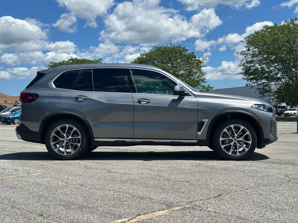 New 2026 Skyscraper Grey Metallic BMW xDrive40i image 8