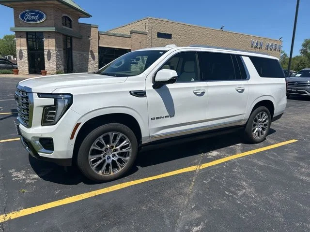 2025 GMC Yukon Denali AWD's photo