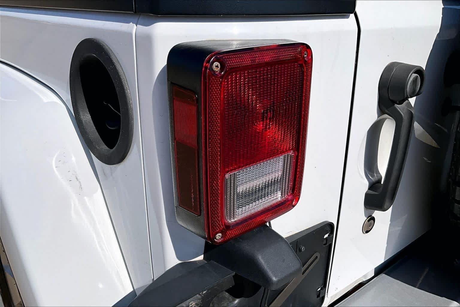 Used 2013 Bright White Jeep Sahara image 25