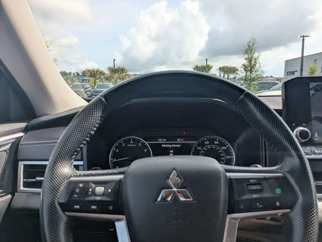 Used 2024  Mitsubishi SE Black Edition image 29