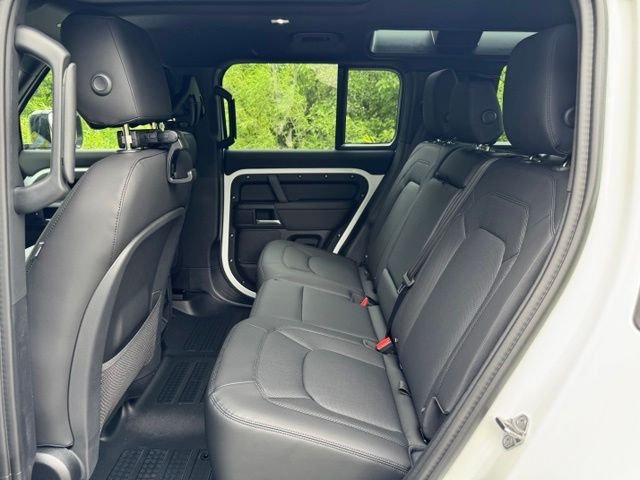 New 2026 Fuji White Land Rover X-Dynamic SE image 13