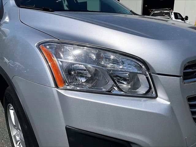 Used 2016 Silver Chevrolet LS image 30