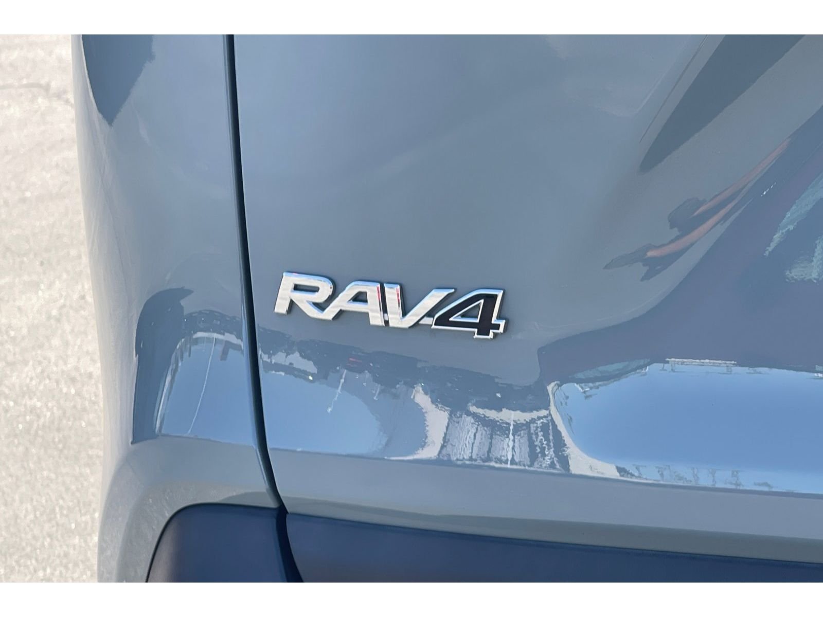 Used 2022 Lunar Rock Toyota XLE Premium image 49