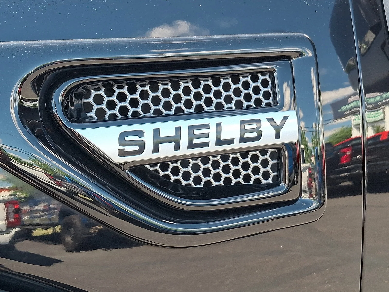 Used 2020 Agate Black Metallic Ford LARIAT image 32