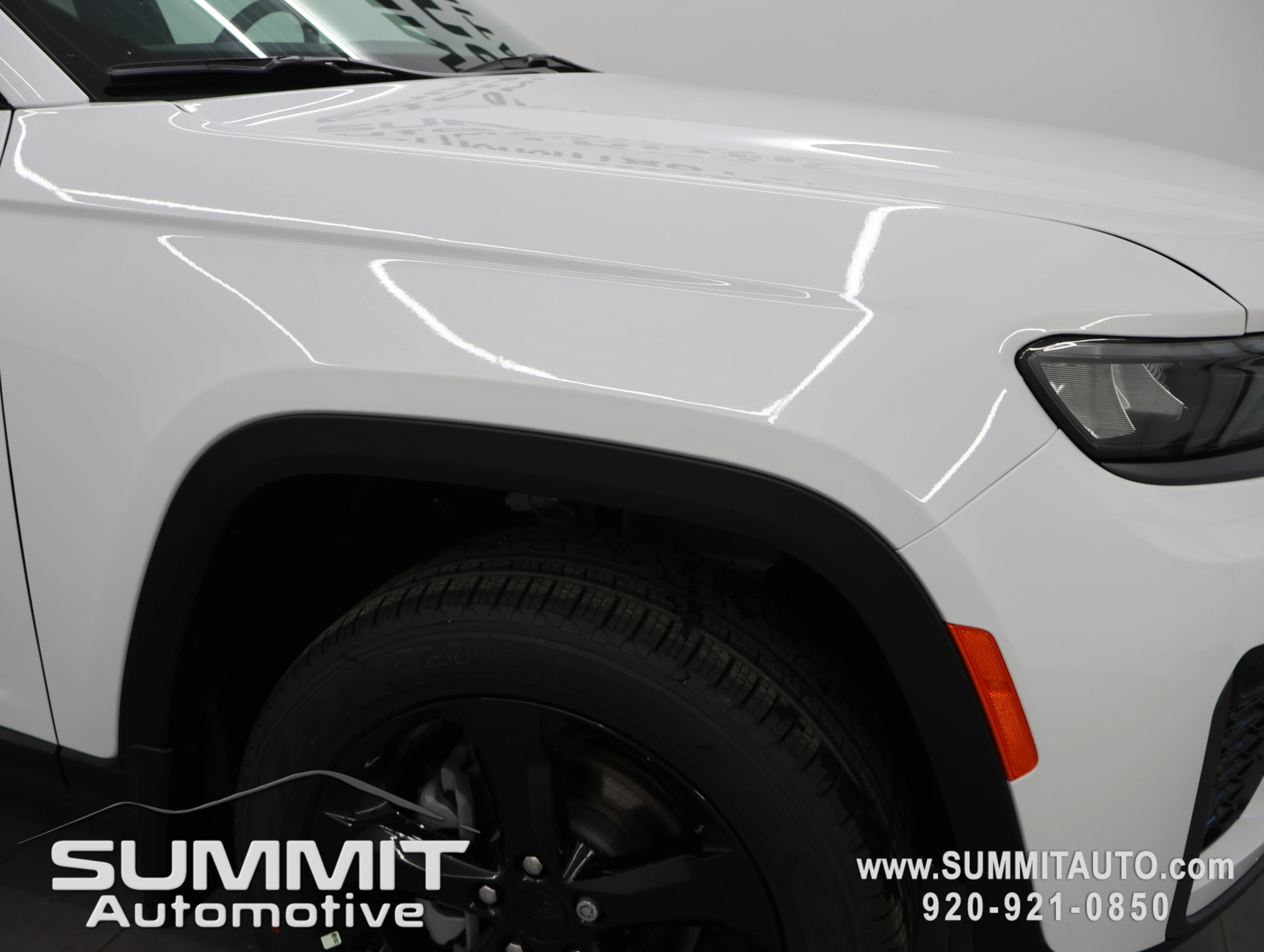 New 2026 Bright White Clear-Coat Exterior Paint Jeep Limited image 24