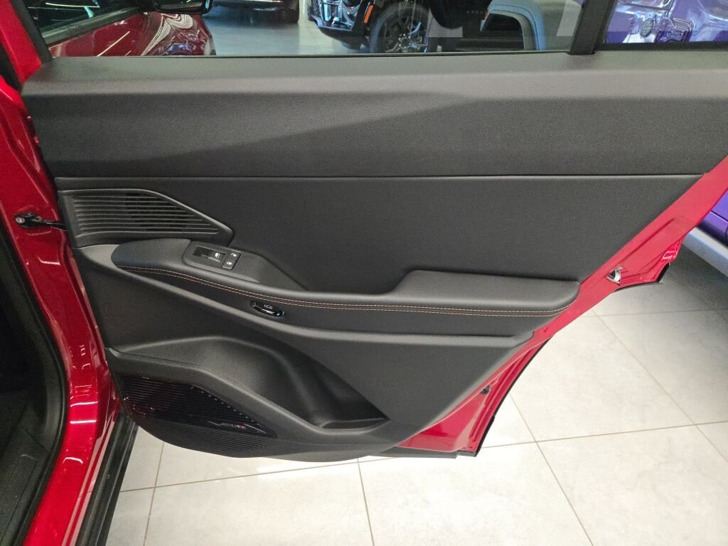 New 2026 Red Hot Pearl-Coat Exterior Paint Jeep Limited image 9