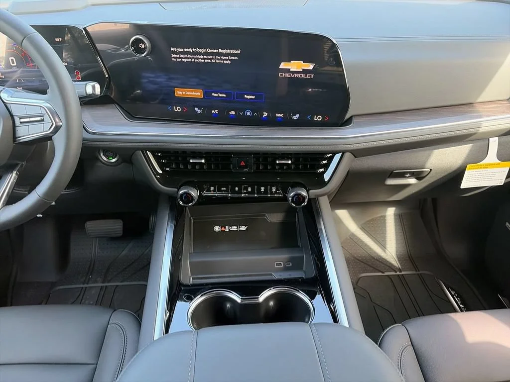 2026 Chevrolet Suburban Z71 - Photo 12