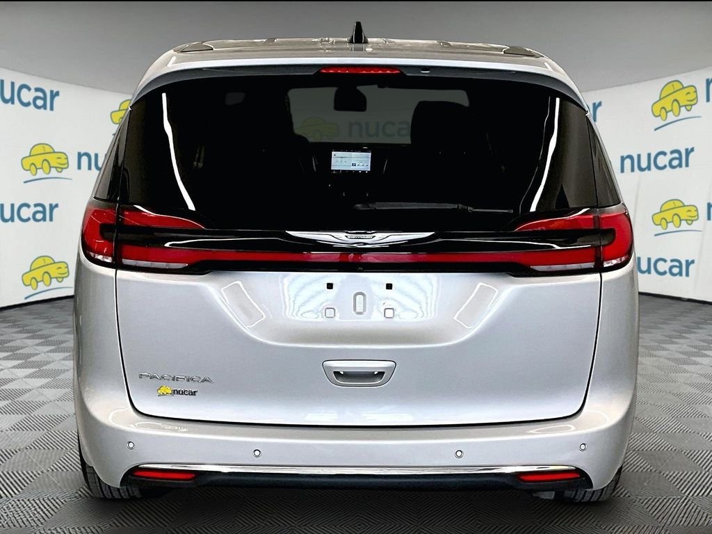 Used 2023 Silver Chrysler Touring L image 5