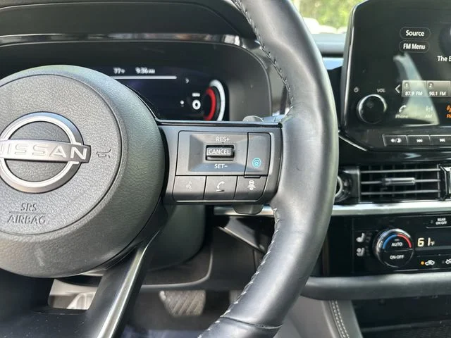 Used 2024 Black Nissan Platinum image 19