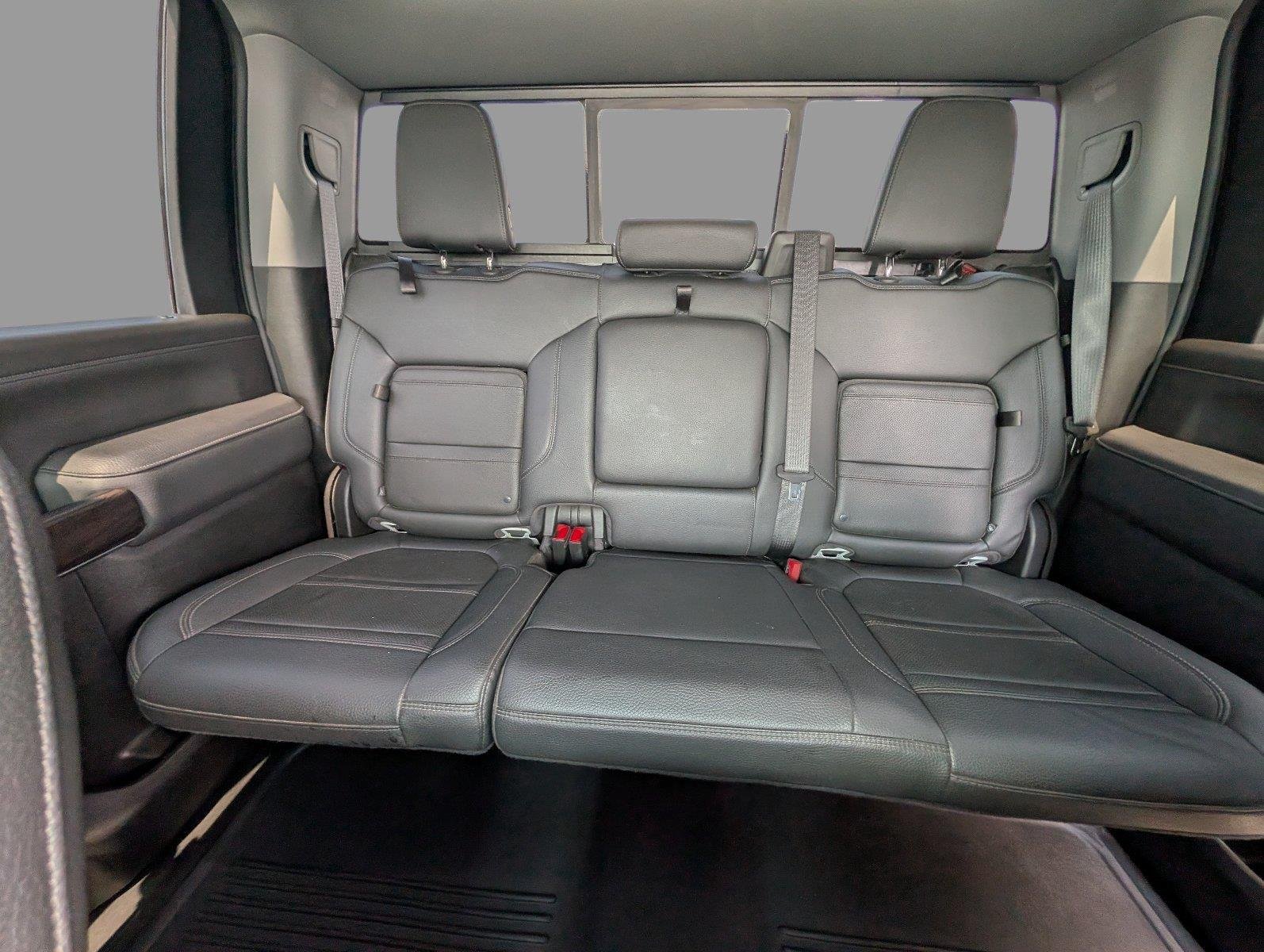 Used 2022 White Frost Tricoat GMC Denali image 14