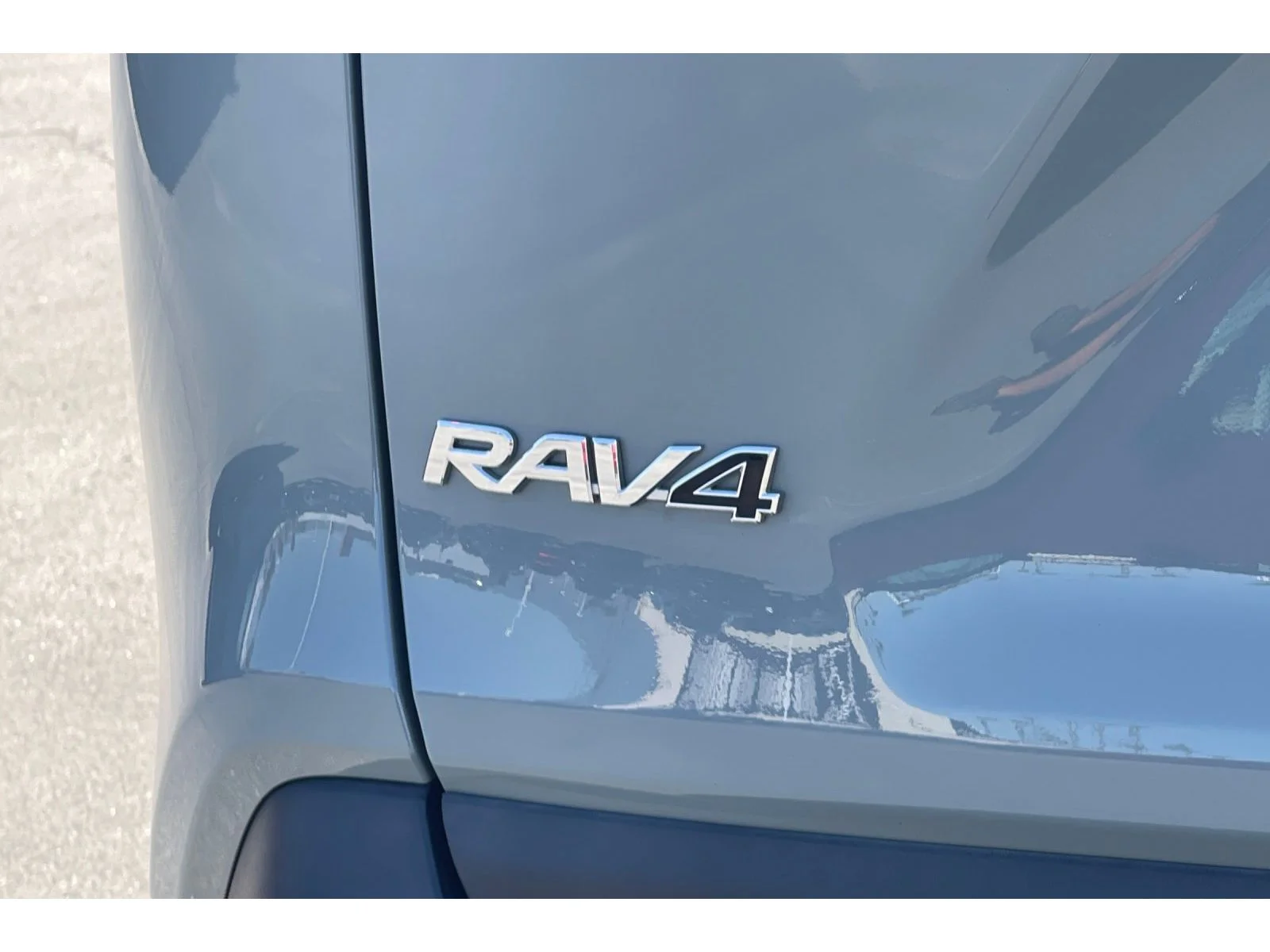 Used 2022 Lunar Rock Toyota XLE Premium image 49