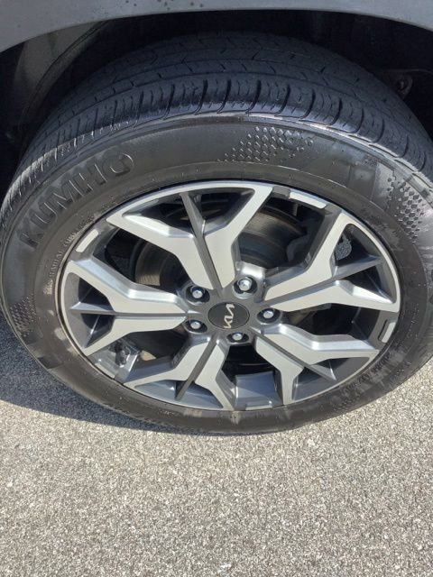 Used 2022 Black Kia EX image 33