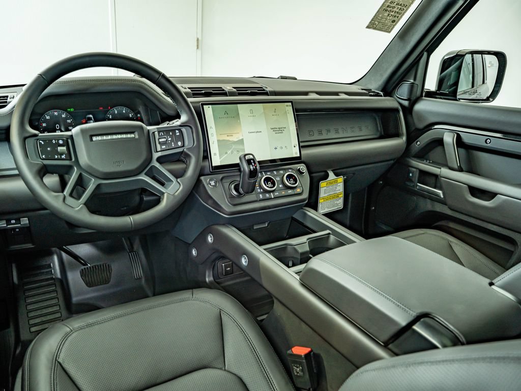 New 2026 Santorini Black Land Rover X-Dynamic SE image 31
