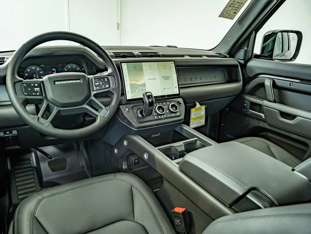 New 2026 Santorini Black Land Rover X-Dynamic SE image 31