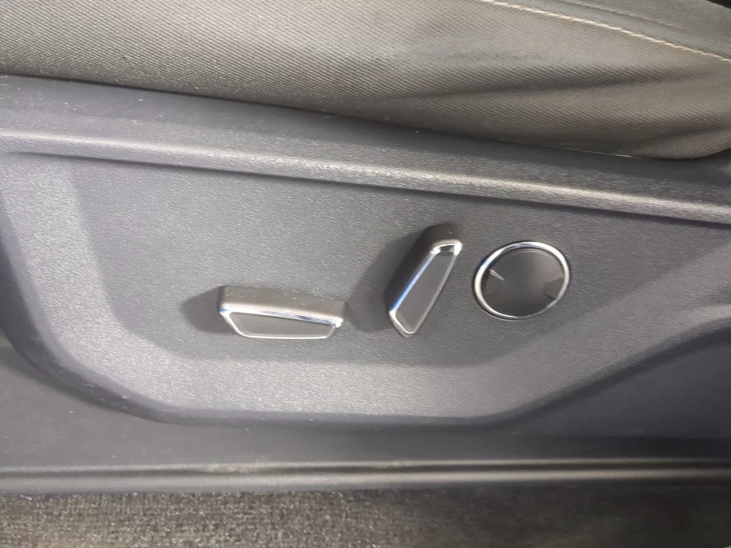 Used 2021 Velocity Blue Metallic Ford XLT image 12