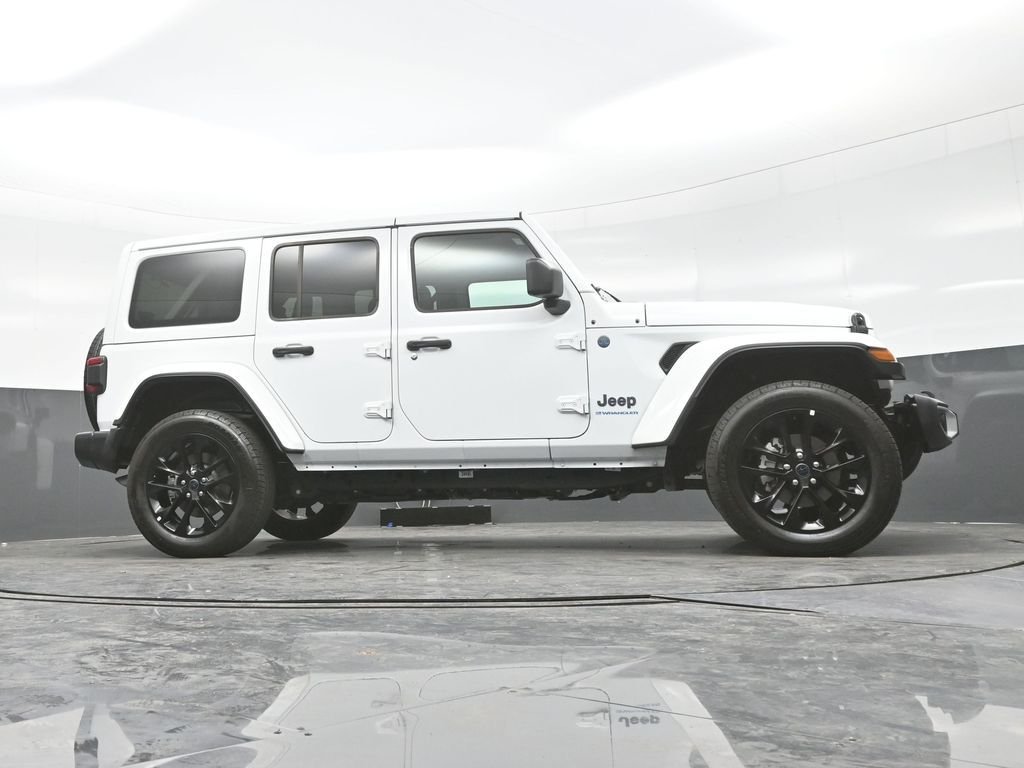 Used 2025 White Jeep Sahara 4xe image 29
